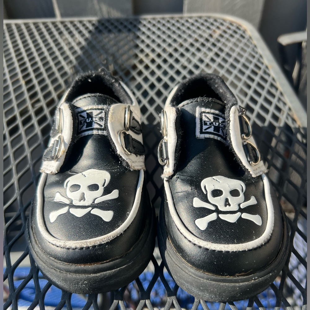 T.U.K. Skull and Crossbones Creeper Black White Toddler size 6 NO LACES
